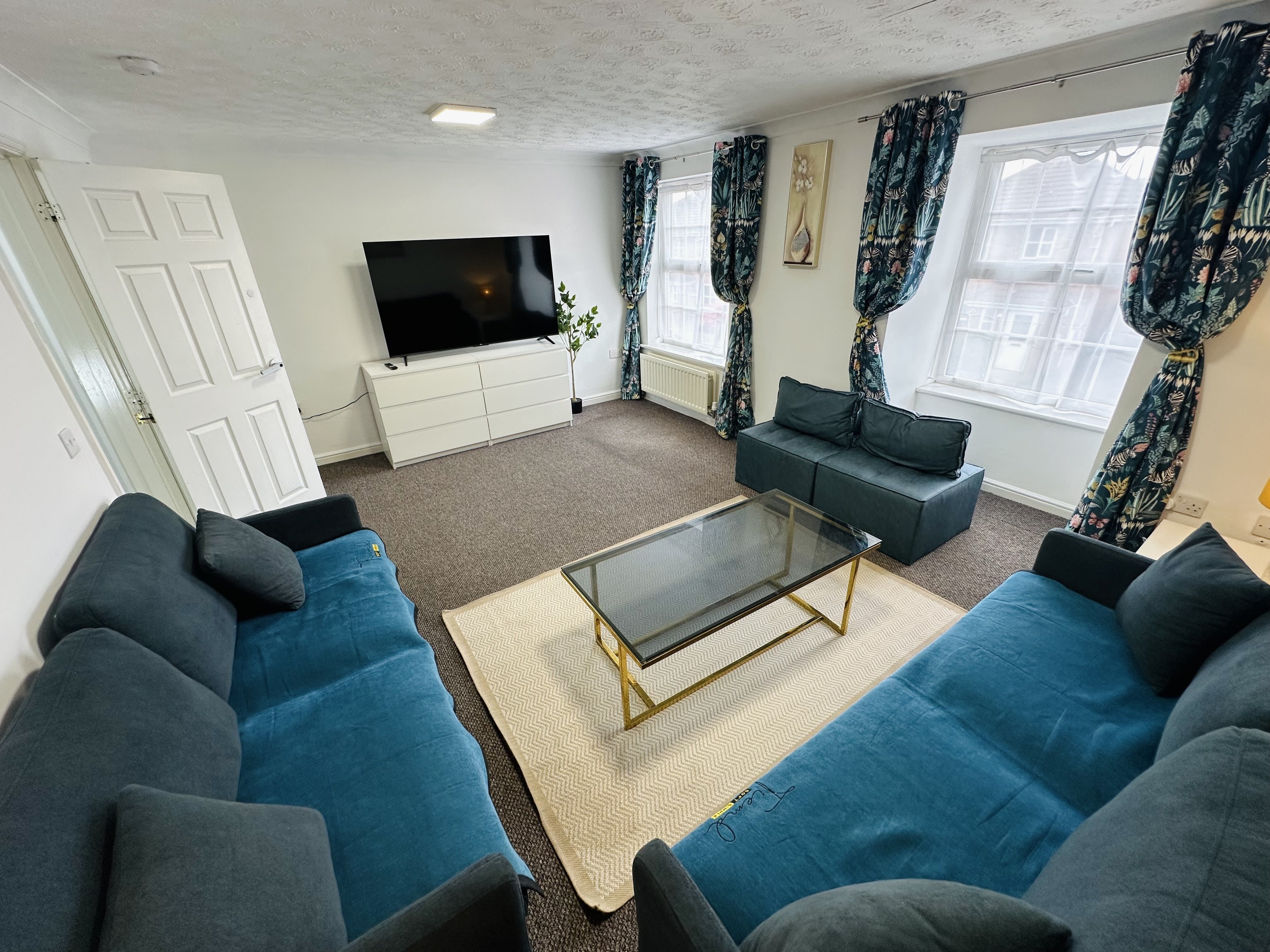 House Bullrushes Close in Stoke-on-Trent
