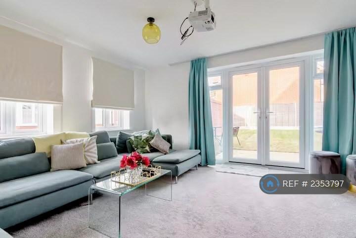 House Redwald Crescent in Ipswich