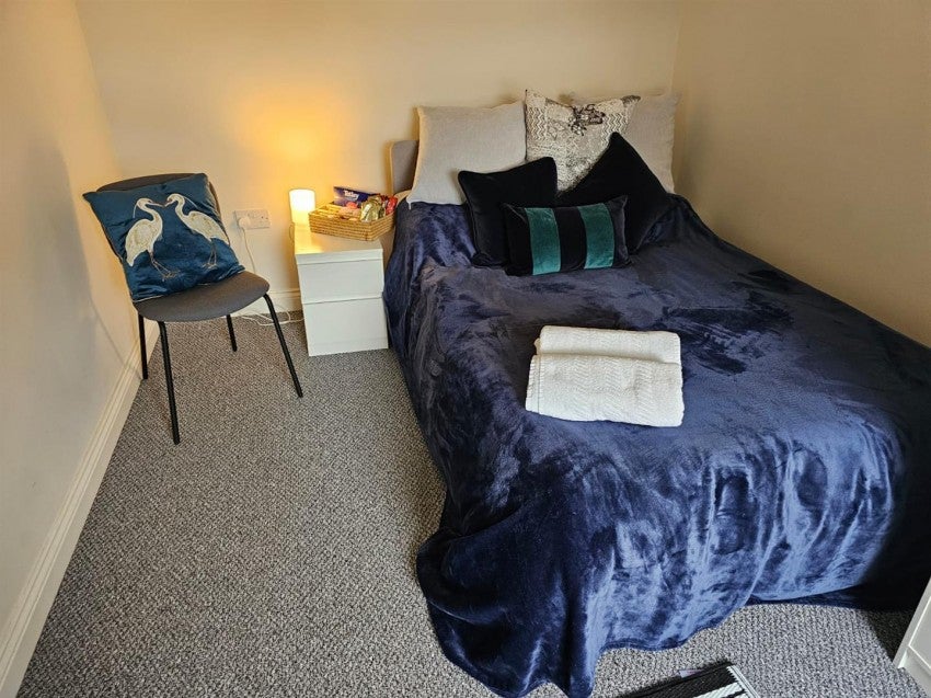 Room Mersey Road in Widnes