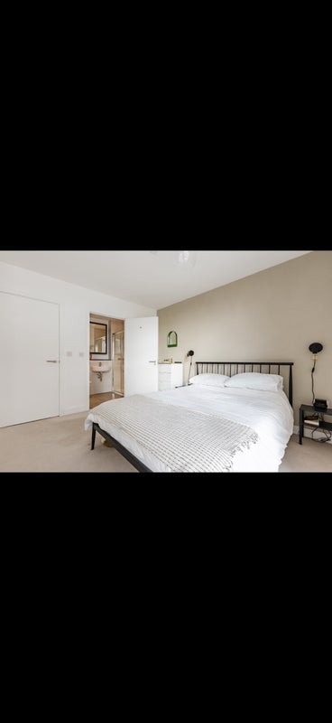 Flat Beck Square in Greater London