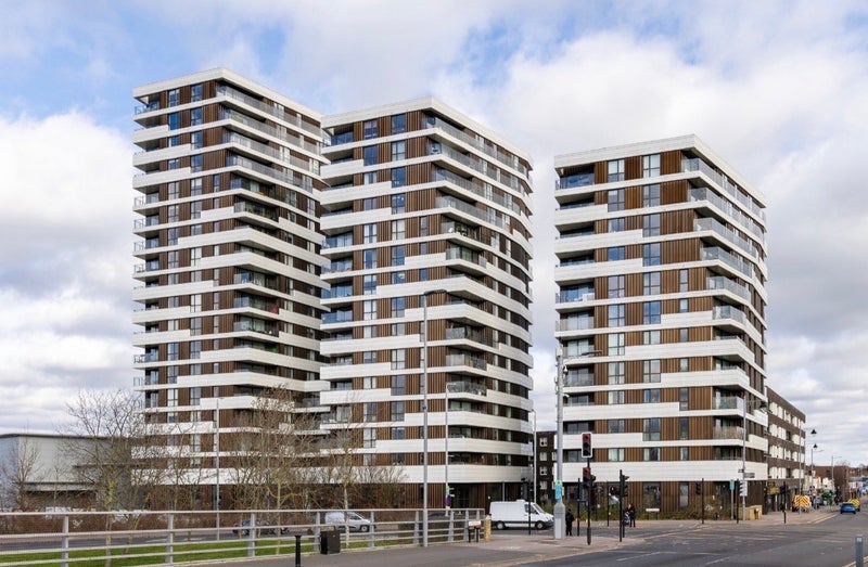 Flat Beck Square in Greater London
