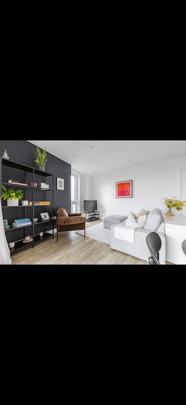 Flat Beck Square in Greater London