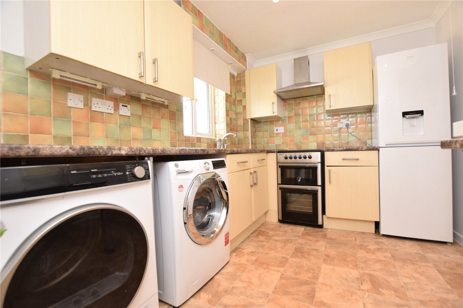 Flat Spring Close in Greater London