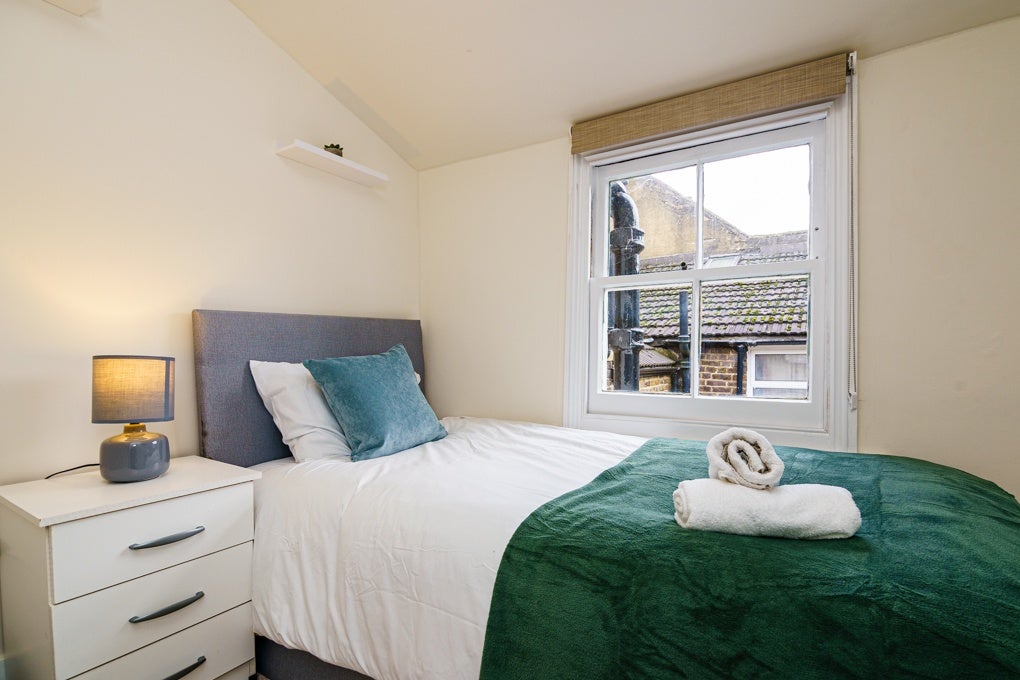 Room Agamemnon Road in Greater London
