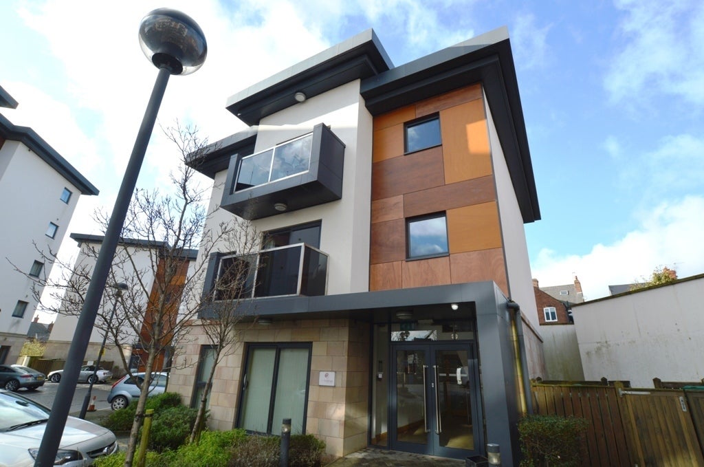 Flat Chatsworth Road in Chesterfield