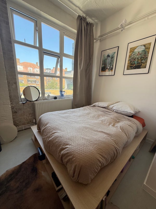 Room Tudor Grove in Greater London