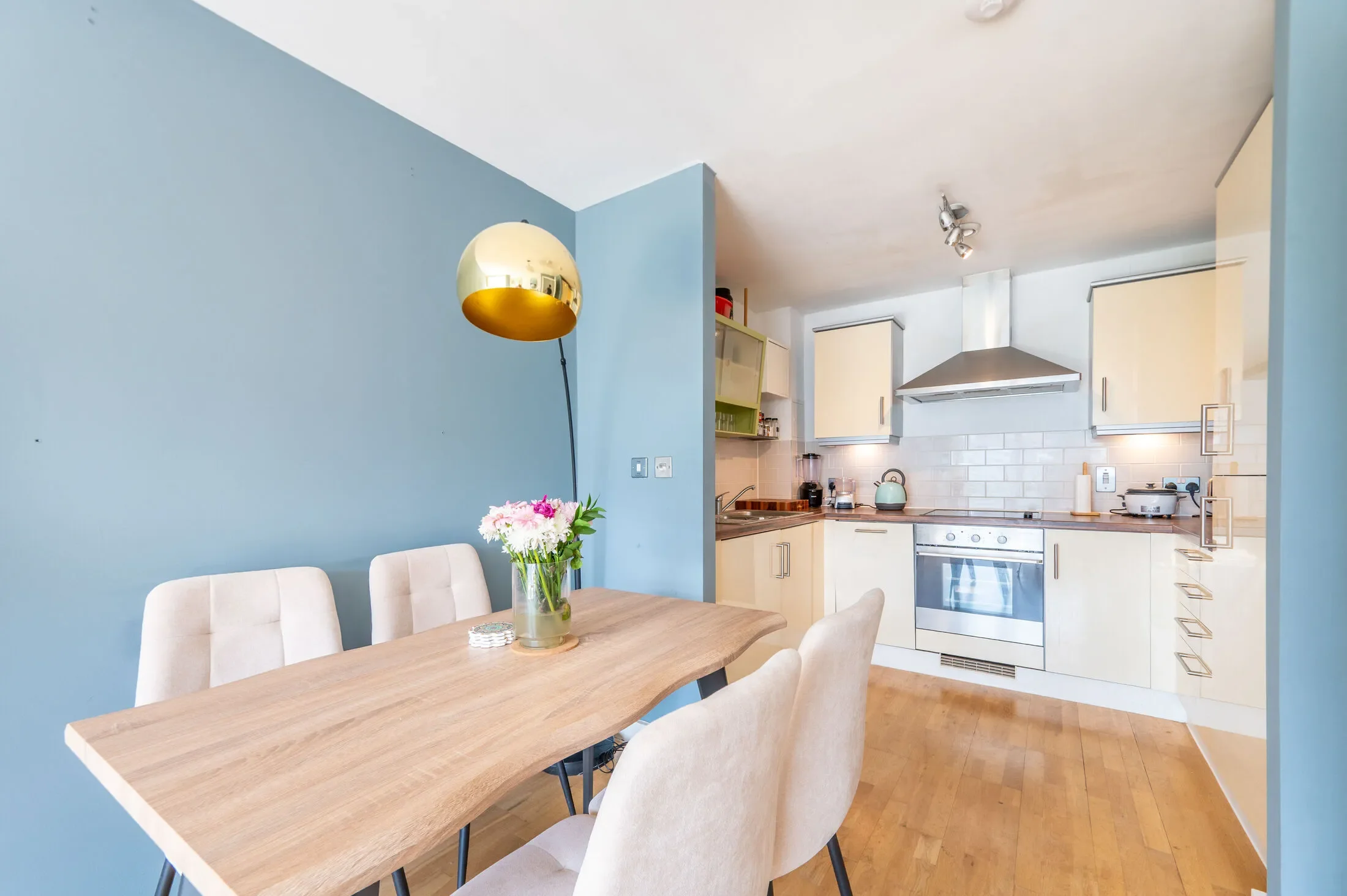 Flat Appleford Road in Greater London
