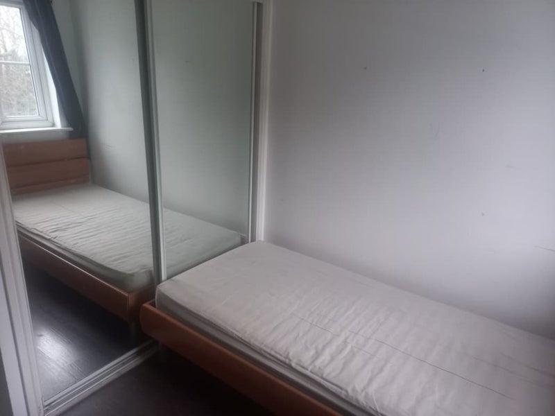 Room Queens Crescent in Livingston