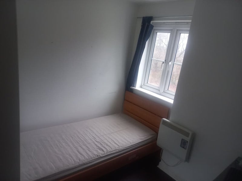 Room Queens Crescent in Livingston