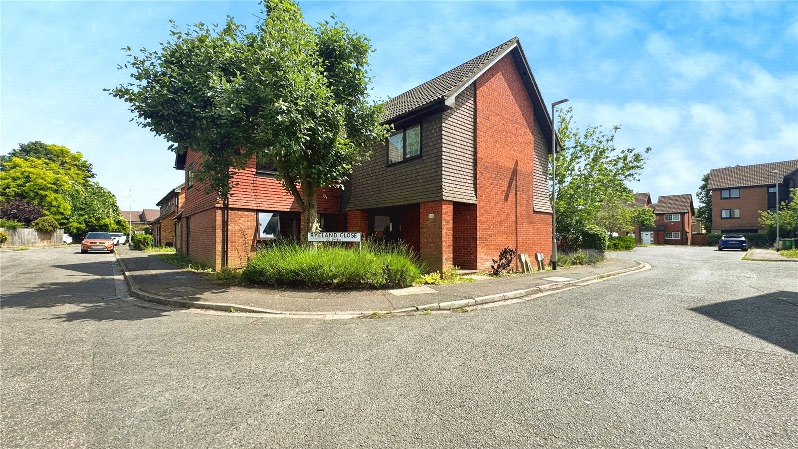 Flat Ryeland Close in London