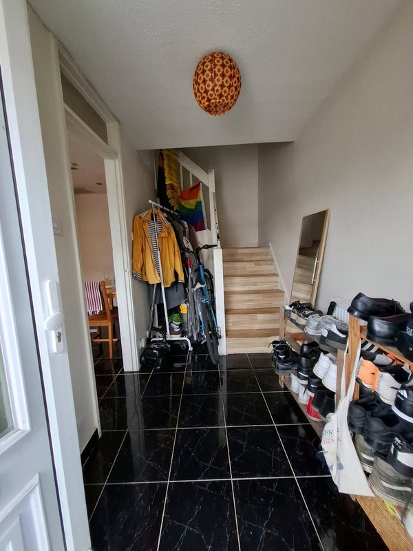 Room Staveley Close in Greater London