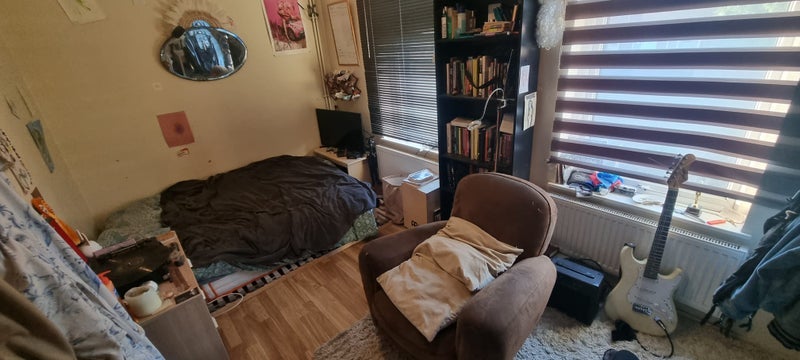 Room Staveley Close in Greater London