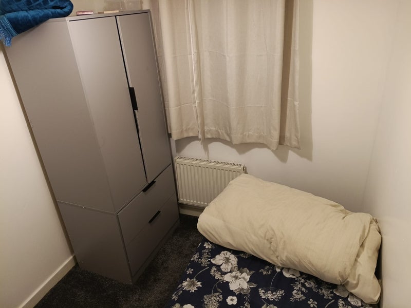 Room Caremine Avenue in Manchester