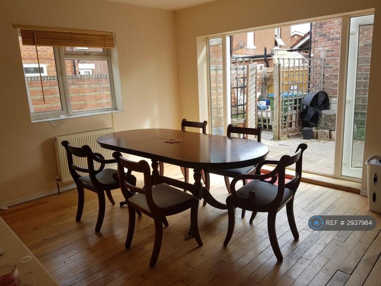 Room Didcot Road in Southampton