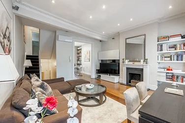 Flat Walton Street in Greater London