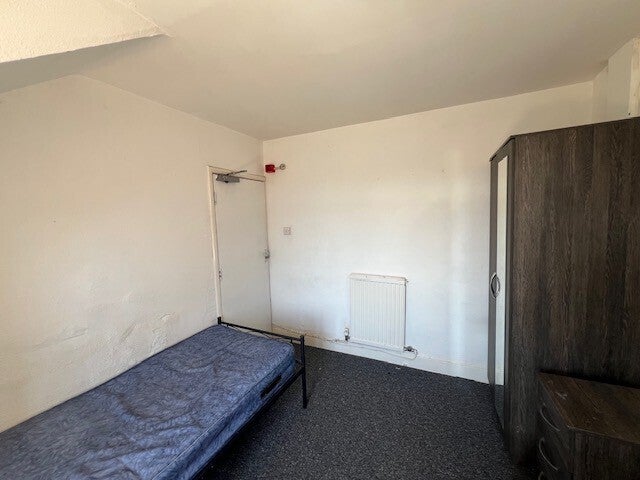 Room Okehampton Road in Exeter