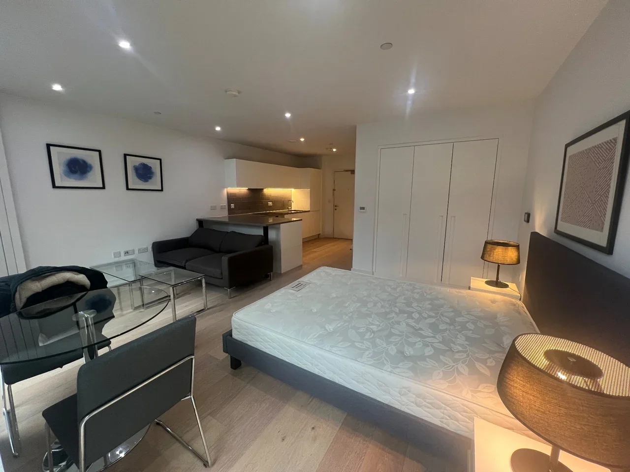 Flat Nautical Drive in Greater London