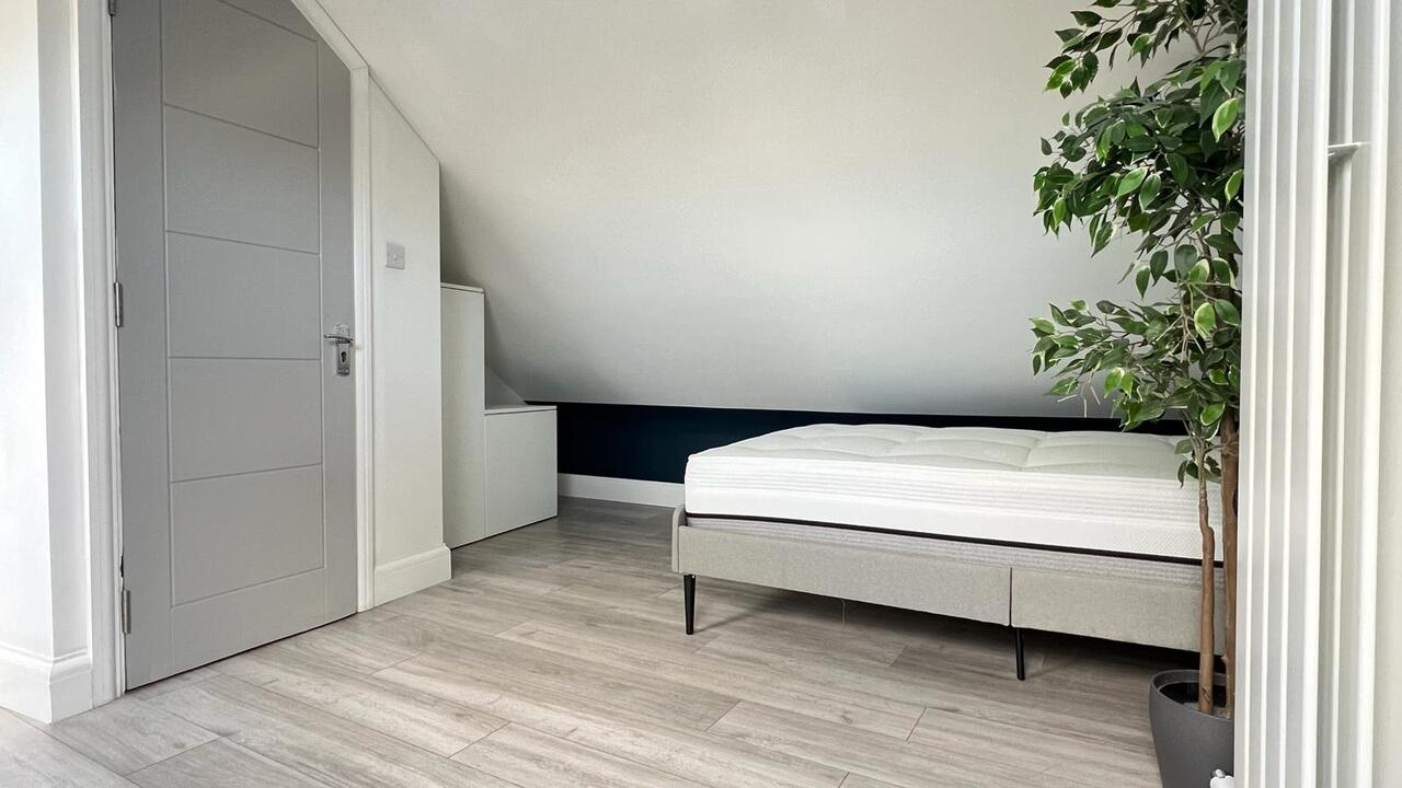 Room Stockwood Crescent in Luton