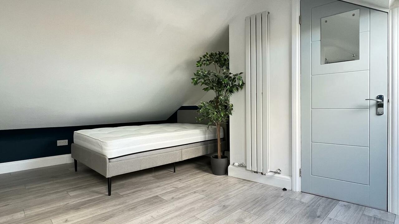 Room Stockwood Crescent in Luton