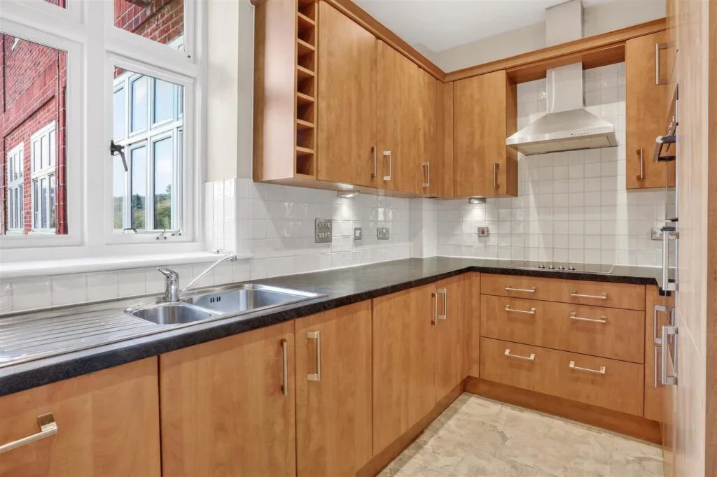 Flat Elizabeth Drive in Reigate and Banstead