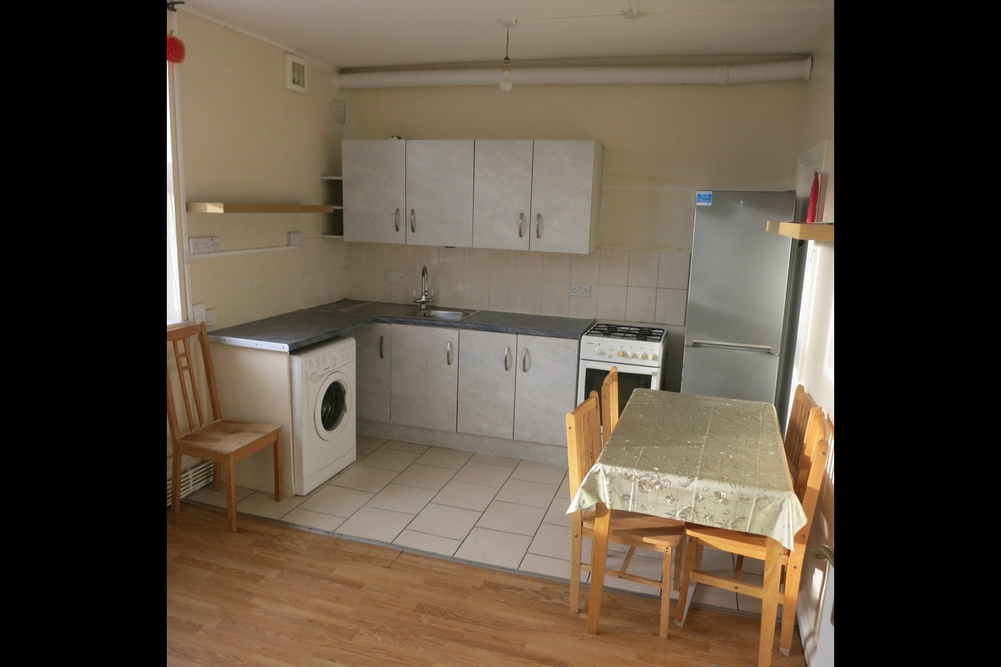 Flat Holcombe Road in Greater London
