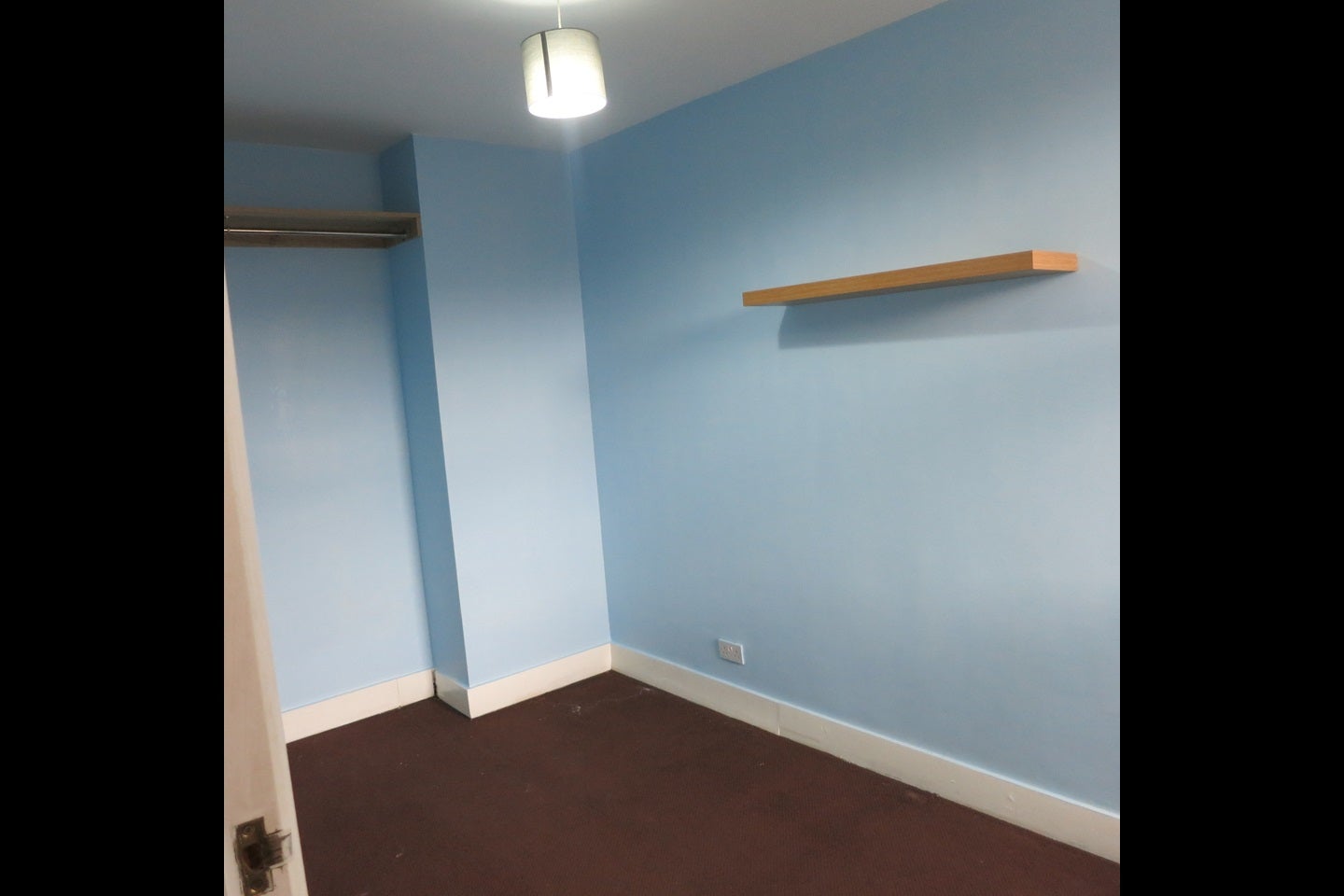 Flat Holcombe Road in Greater London