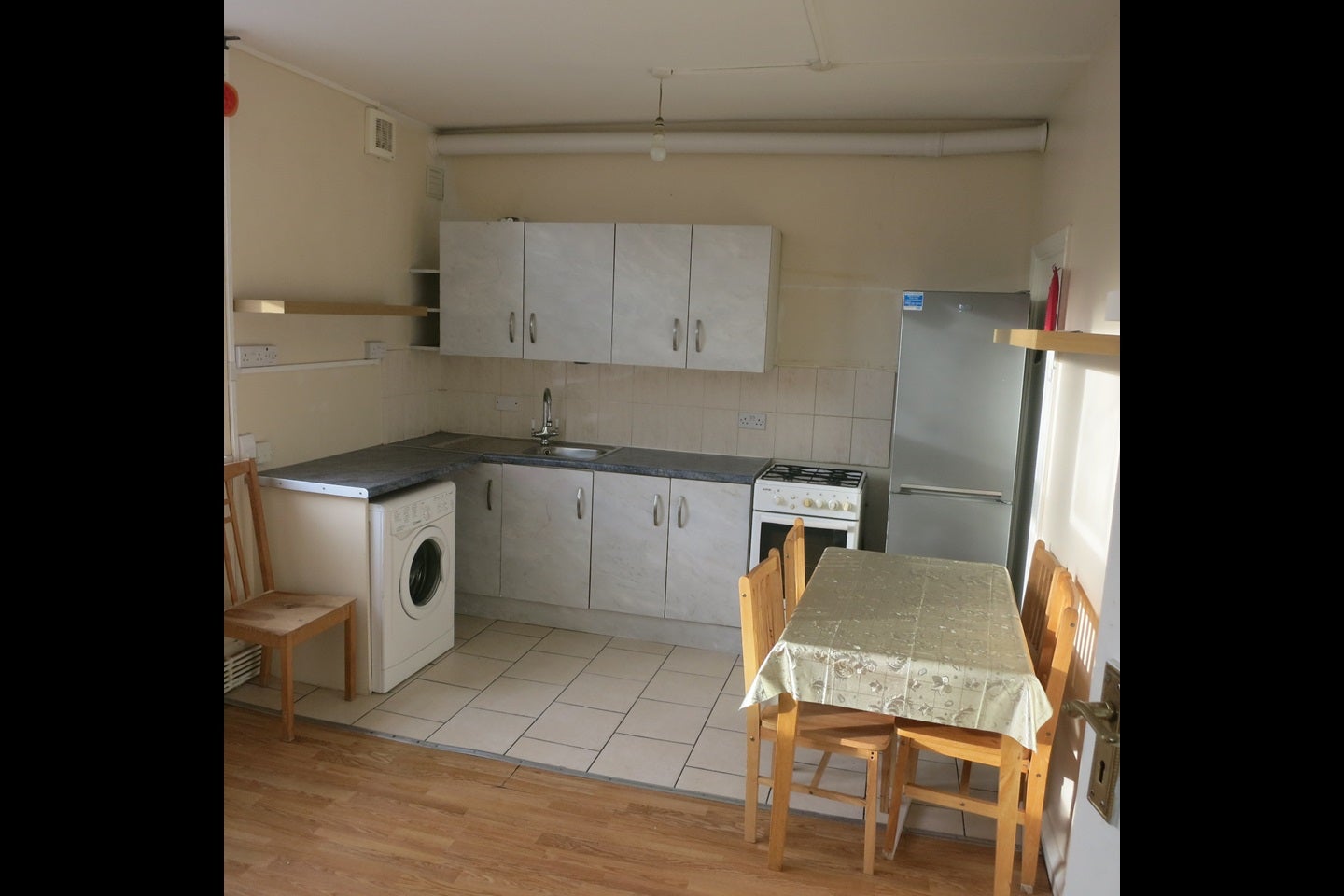 Flat Holcombe Road in Greater London