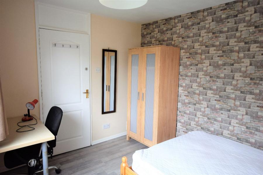 Room Teddington Close in Canterbury