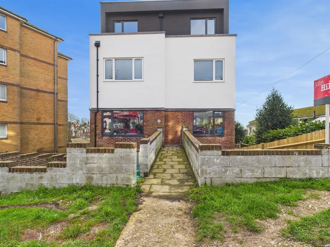 Flat Warren Way in Brighton