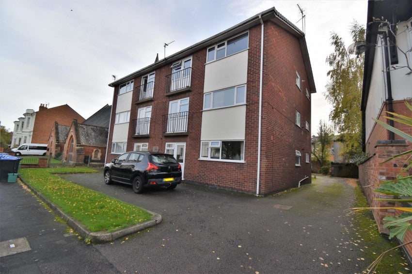 Flat Heath Terrace in Royal Leamington Spa