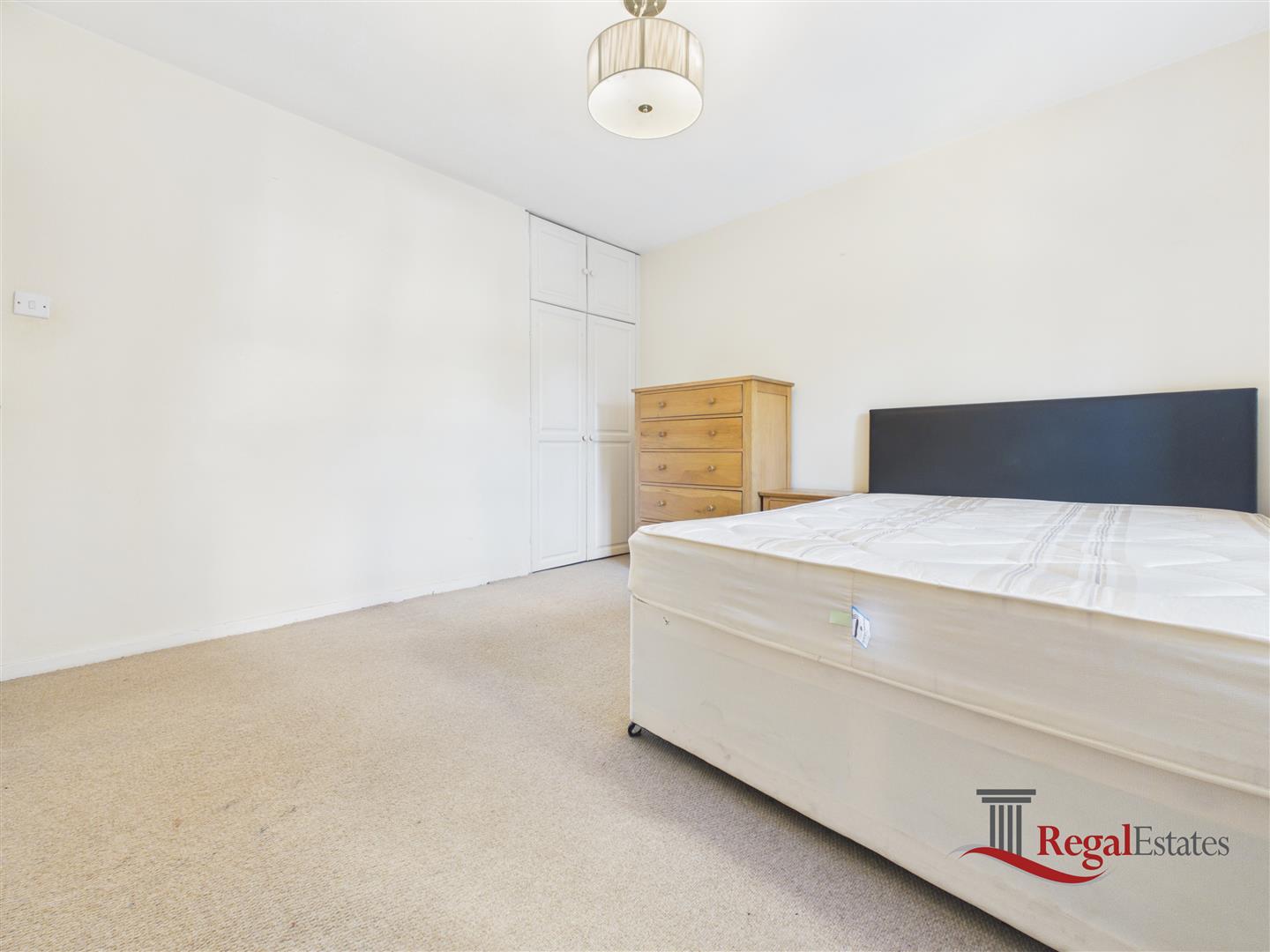 Flat Dorman Way in Greater London