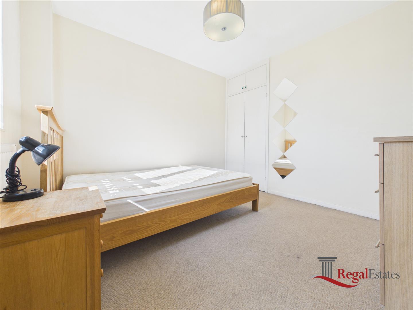 Flat Dorman Way in Greater London