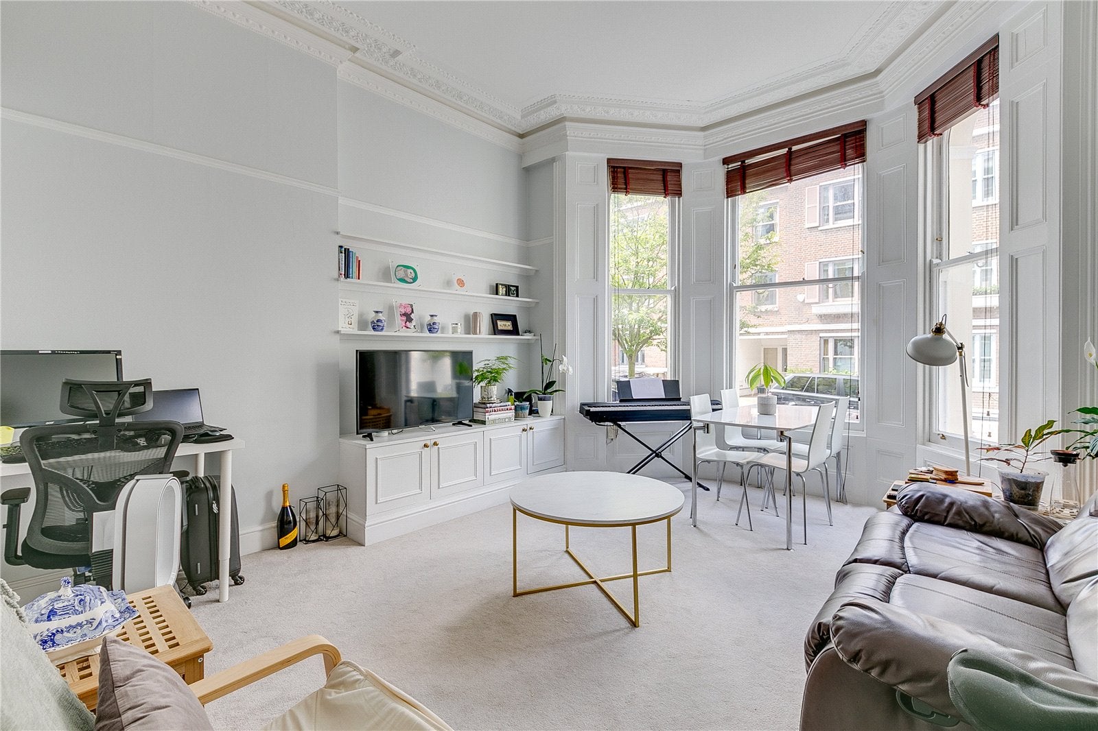 Flat Campden Hill Gardens in Greater London