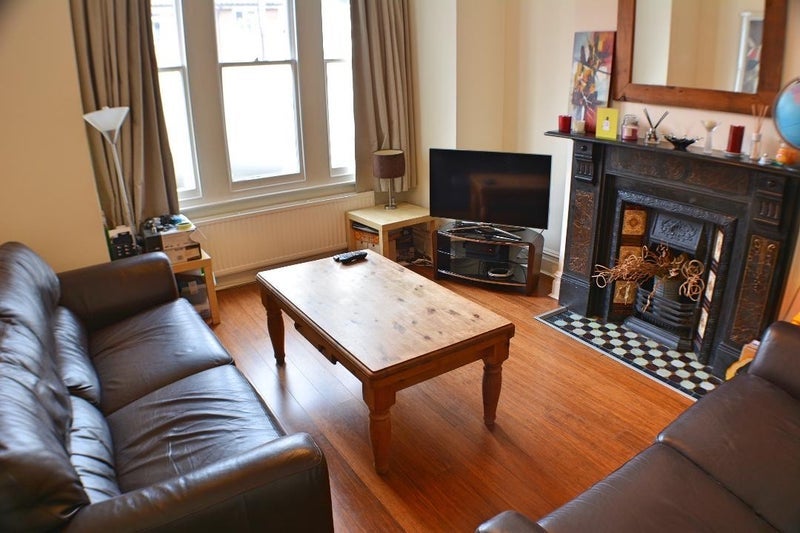 Room Fontarabia Road in Greater London
