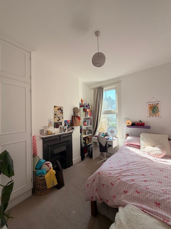 Room Fontarabia Road in Greater London