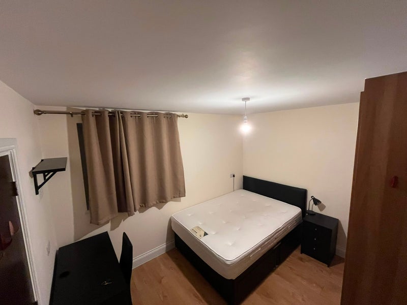 Room Distin Street in Greater London