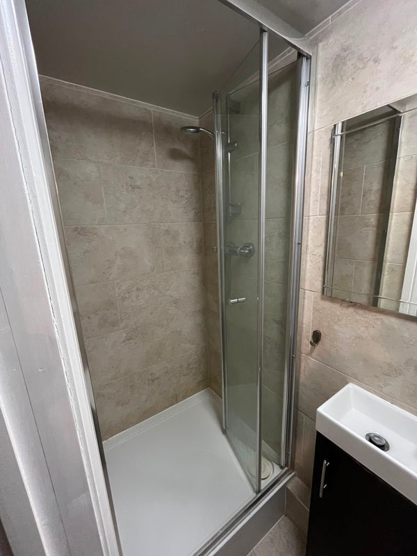 Room Distin Street in Greater London