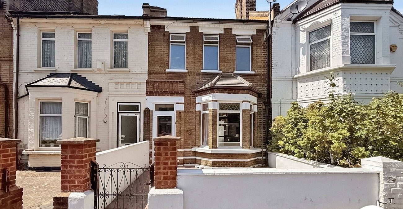 House Griffin Road in Greater London