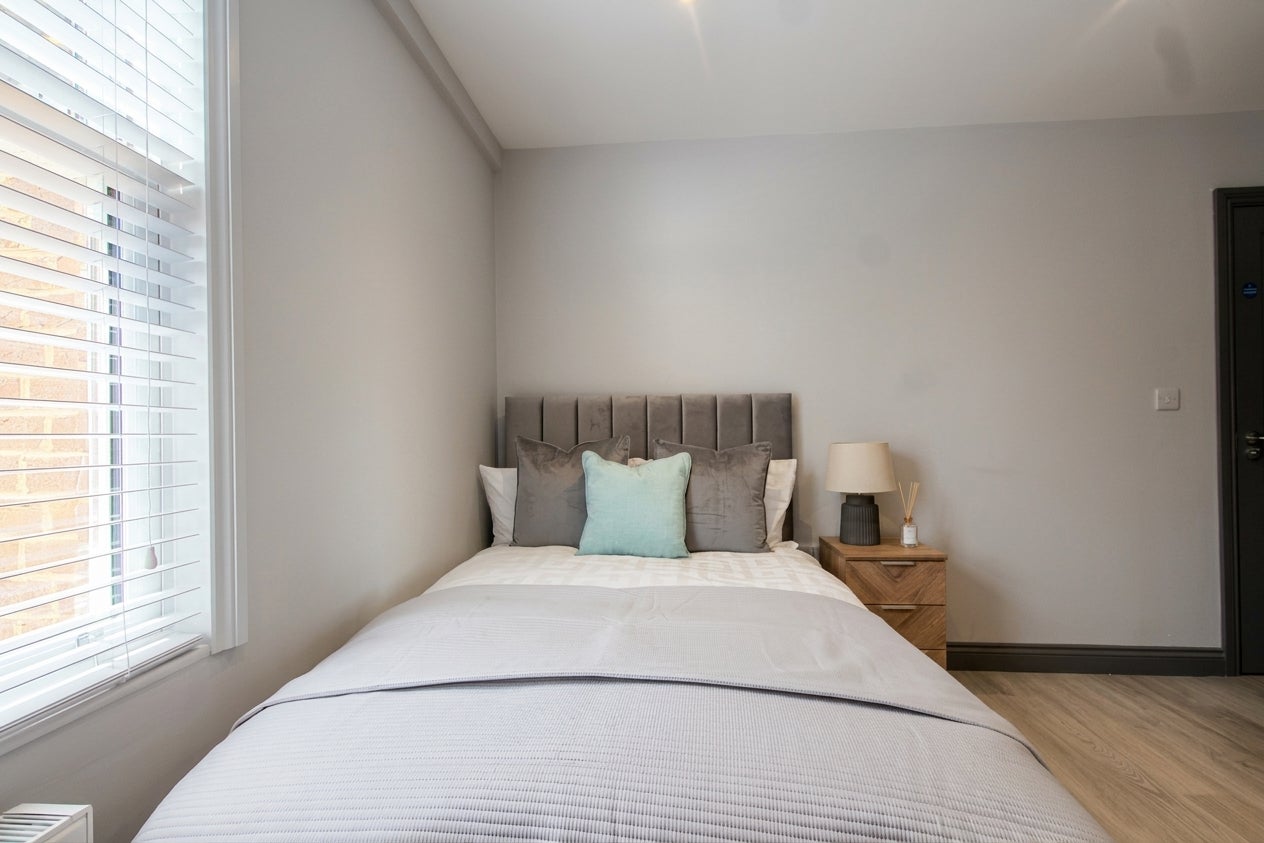 Room Denmark Road in Gloucester
