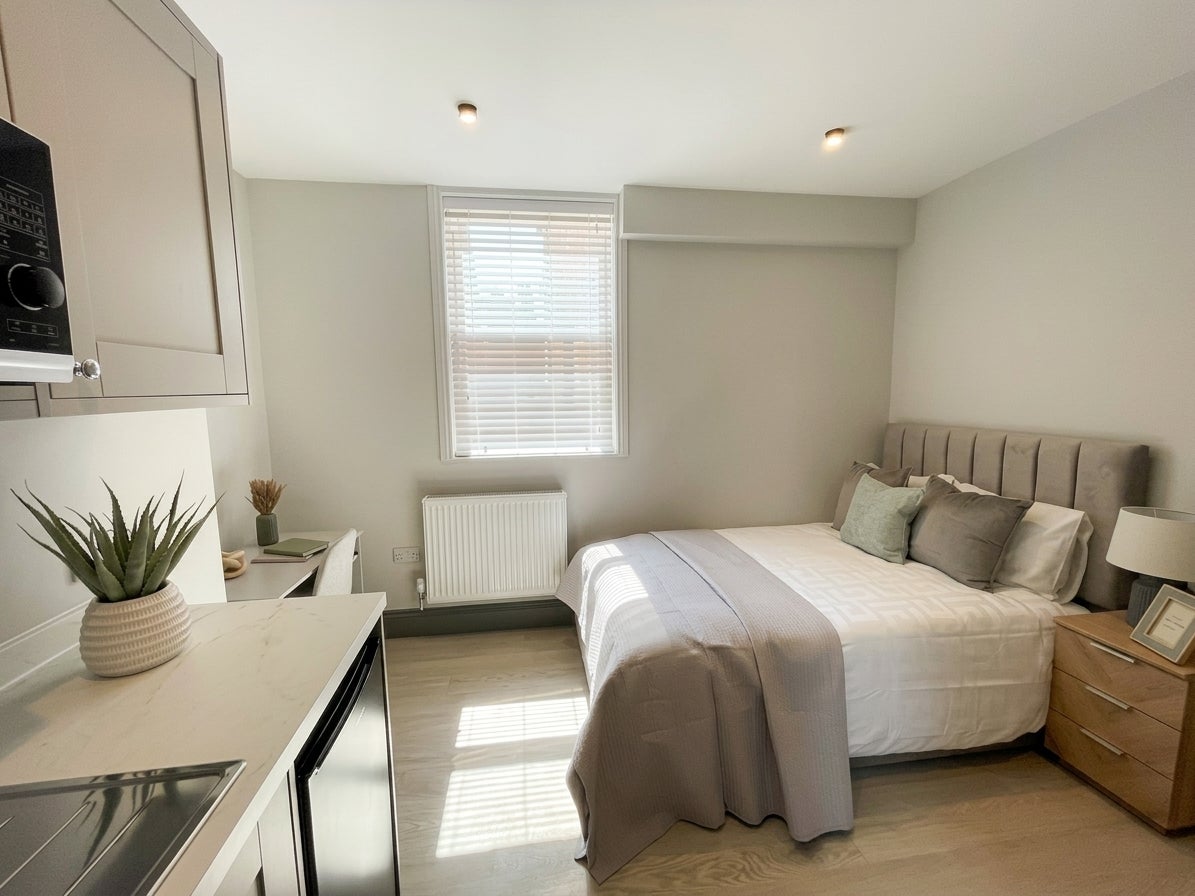 Room Denmark Road in Gloucester