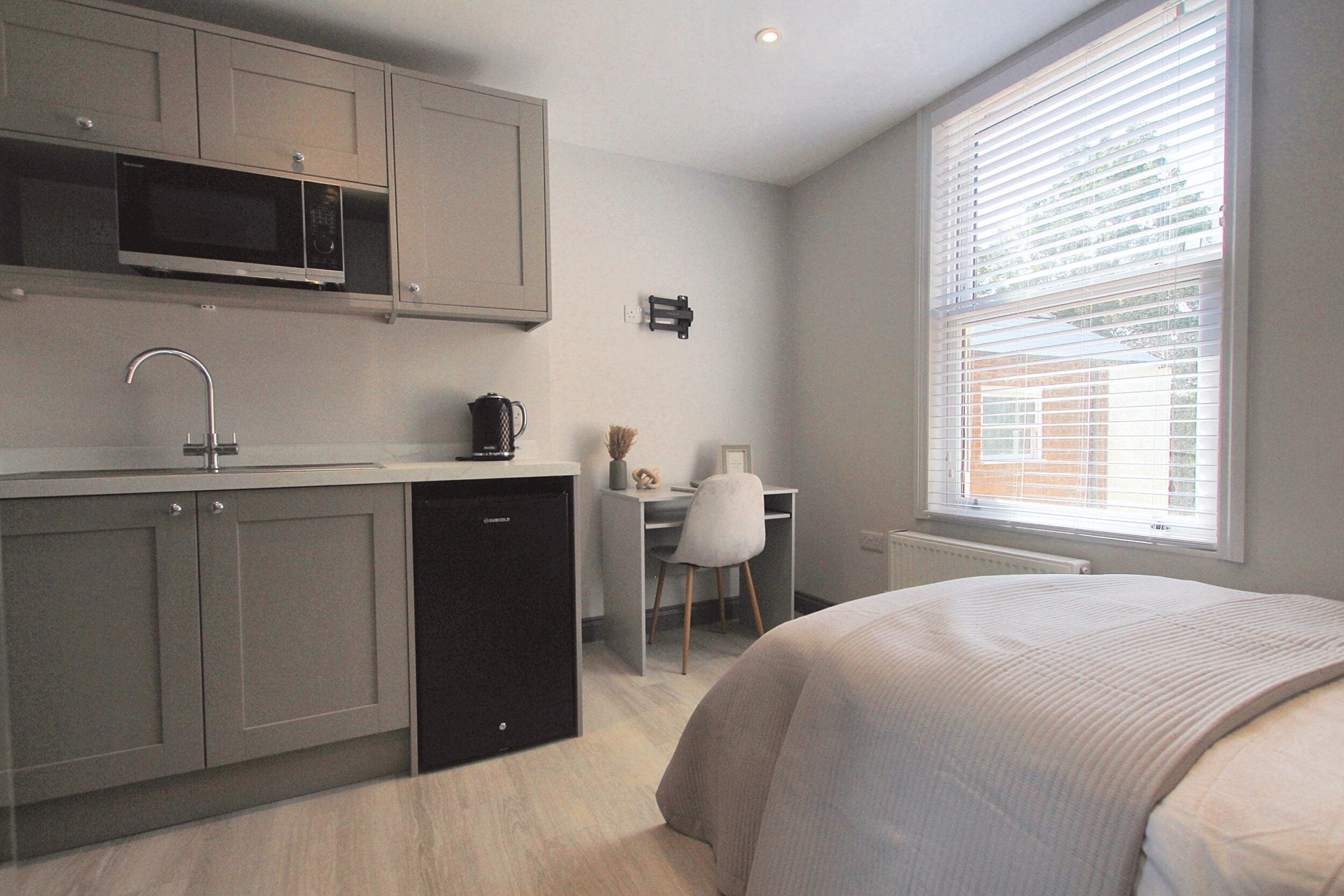 Room Denmark Road in Gloucester