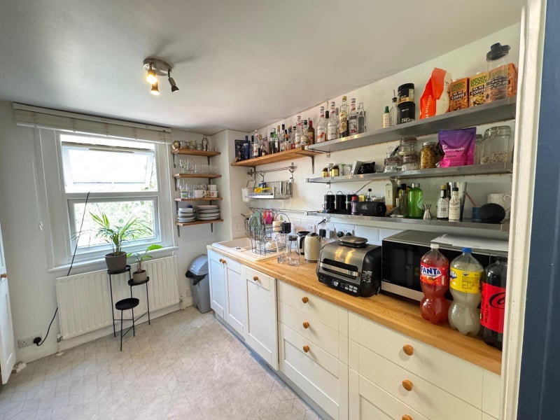 Room Bellefields Road in Greater London