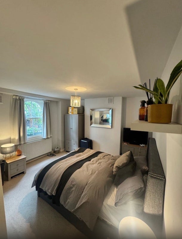 Room Bellefields Road in Greater London