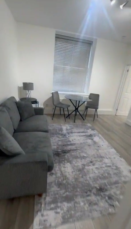 Room St. Katharine's Way in Greater London