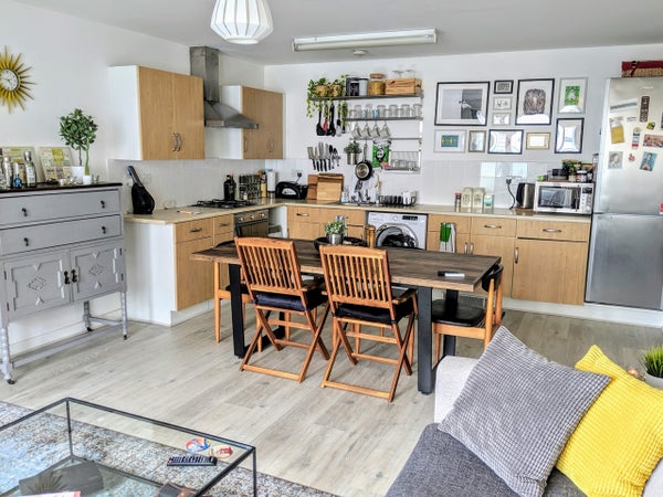 Flat Stainsby Road in London