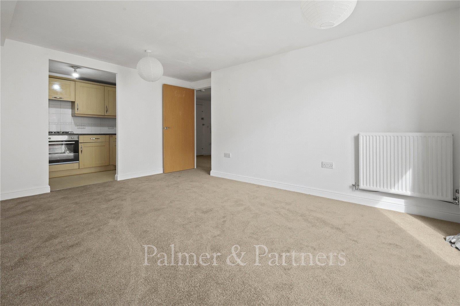 Flat Compair Crescent in Ipswich