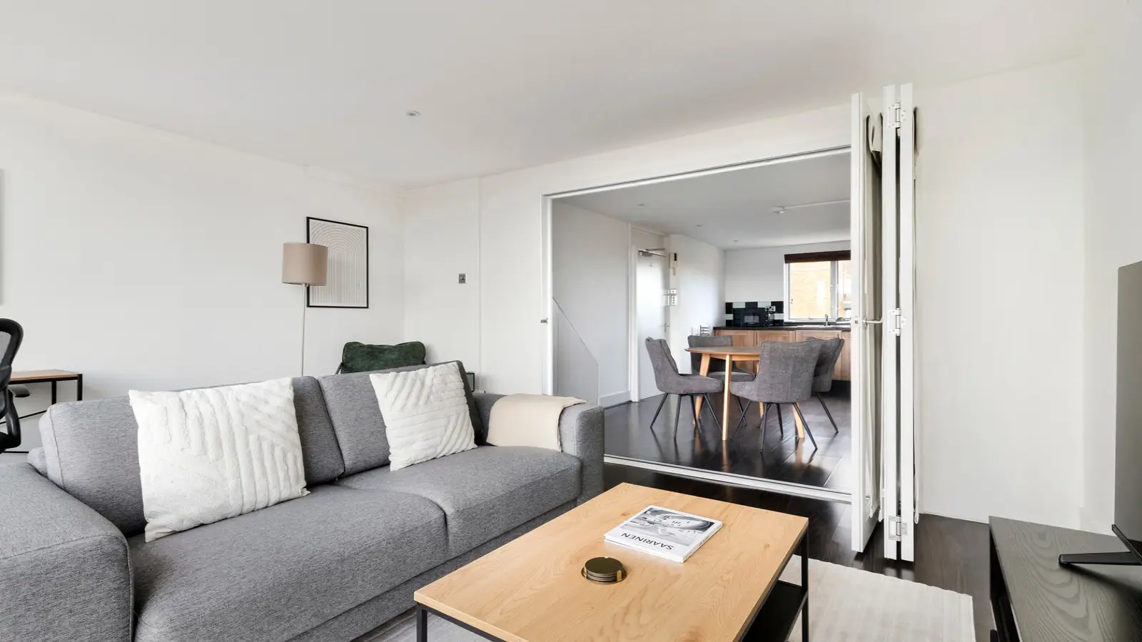 Flat Pembroke Road in Greater London