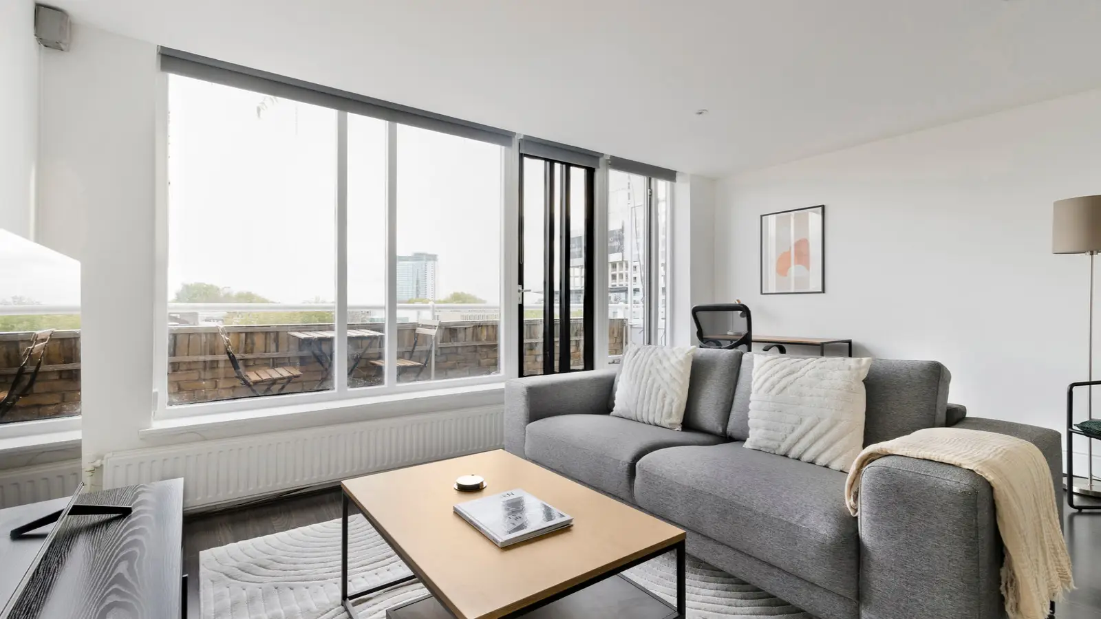 Flat Pembroke Road in Greater London