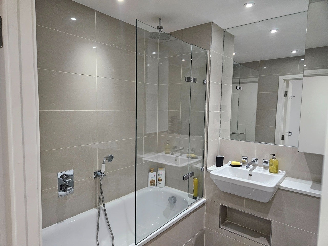 Flat Wellesley Road in Greater London