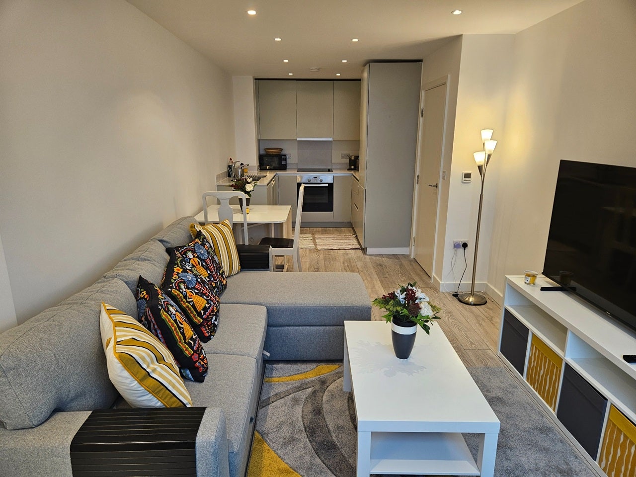 Flat Wellesley Road in Greater London